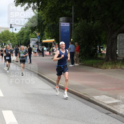 29.06.2025 - hella hamburg halbmarathon Yannick Fuchs http://msf.ph/oto/8164461 29.06.2025 10:22:10 20KM 1065, 1577, 5344, 9079, 9097, 10848, 12992, 14019, 15023, 15136, 15671, 18124, 19050 meine-sportfotos.de