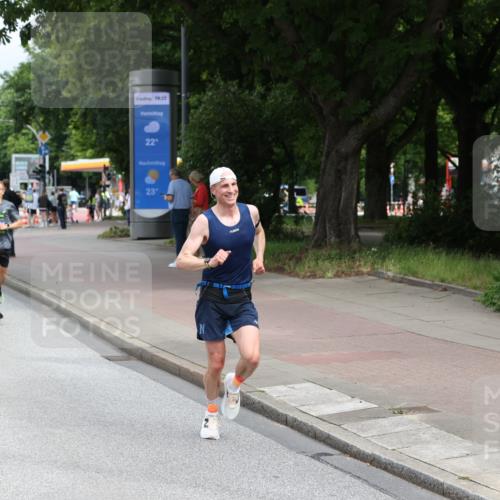 29.06.2025 - hella hamburg halbmarathon Yannick Fuchs http://msf.ph/oto/8164471 29.06.2025 10:22:10 20KM 1065, 1577, 5344, 9079, 9097, 10848, 12992, 14019, 15023, 15136, 15671, 18124, 19050 meine-sportfotos.de