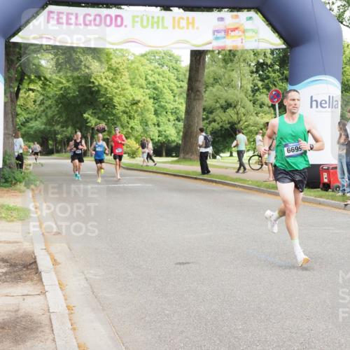 29.06.2025 - hella hamburg halbmarathon MichiJ http://msf.ph/oto/8164474 29.06.2025 10:13:32 Zwischen KM18-KM19 6699 meine-sportfotos.de