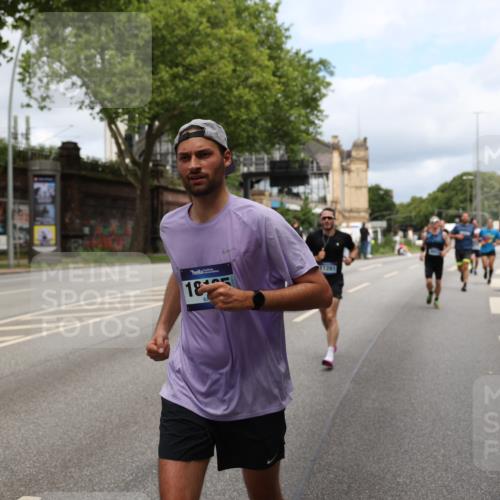 29.06.2025 - hella hamburg halbmarathon Yannick Fuchs http://msf.ph/oto/8164484 29.06.2025 10:40:01 20KM 2138, 2270, 2367, 2590, 2707, 3056, 3186, 3477, 4277, 4854, 5623, 5648, 5706, 6054, 6071, 6290, 6711, 6831, 7056, 7385, 7450, 8374, 9105, 9585, 9710, 10792, 10796, 11291, 11495, 11821, 12084, 12277, 12643, 13525, 13919, 14374, 14385, 14764, 14911, 15563, 15636, 16513, 16617, 16624, 16725, 17499, 17674, 17835, 17960, 18081, 18185, 18346, 18407, 18637, 18862, 18878 meine-sportfotos.de