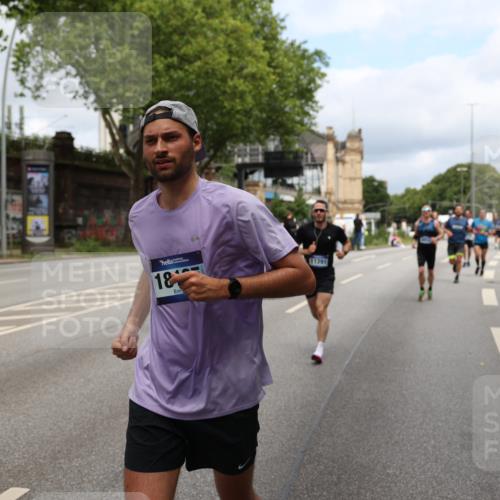 29.06.2025 - hella hamburg halbmarathon Yannick Fuchs http://msf.ph/oto/8164498 29.06.2025 10:40:01 20KM 2138, 2270, 2367, 2590, 2707, 3056, 3186, 3477, 4277, 4854, 5623, 5648, 5706, 6054, 6071, 6290, 6711, 6831, 7056, 7385, 7450, 8374, 9105, 9585, 9710, 10792, 10796, 11291, 11495, 11821, 12084, 12277, 12643, 13525, 13919, 14374, 14385, 14764, 14911, 15563, 15636, 16513, 16617, 16624, 16725, 17499, 17674, 17835, 17960, 18081, 18185, 18346, 18407, 18637, 18862, 18878 meine-sportfotos.de