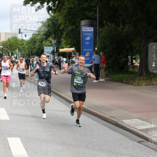 29.06.2025 - hella hamburg halbmarathon Yannick Fuchs http://msf.ph/oto/8164512 29.06.2025 10:22:12 20KM 1065, 1577, 5344, 9079, 9097, 10848, 12992, 13956, 14019, 15023, 15136, 15671, 18037, 18124, 19050 meine-sportfotos.de
