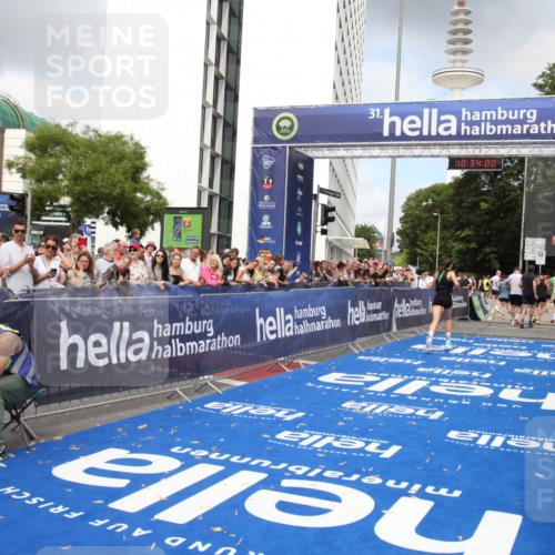 29.06.2025 - hella hamburg halbmarathon Michael Strokosch http://msf.ph/oto/8164520 29.06.2025 10:33:59 Ziel 9519, 10865, 15500 meine-sportfotos.de