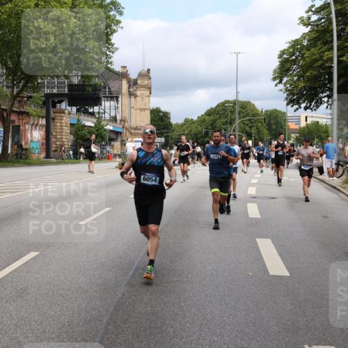 29.06.2025 - hella hamburg halbmarathon Yannick Fuchs http://msf.ph/oto/8164554 29.06.2025 10:40:03 20KM 1569, 2138, 2270, 2367, 2590, 2707, 3056, 3186, 3477, 4277, 4345, 4854, 5648, 5706, 6054, 6071, 6290, 6460, 6711, 6831, 7056, 7385, 7450, 8374, 9105, 9585, 10792, 10796, 11291, 11495, 11821, 12084, 12277, 13525, 14374, 14385, 14764, 14911, 15563, 15636, 16513, 16624, 17499, 17674, 17835, 18081, 18185, 18346, 18637, 18862, 18878 meine-sportfotos.de
