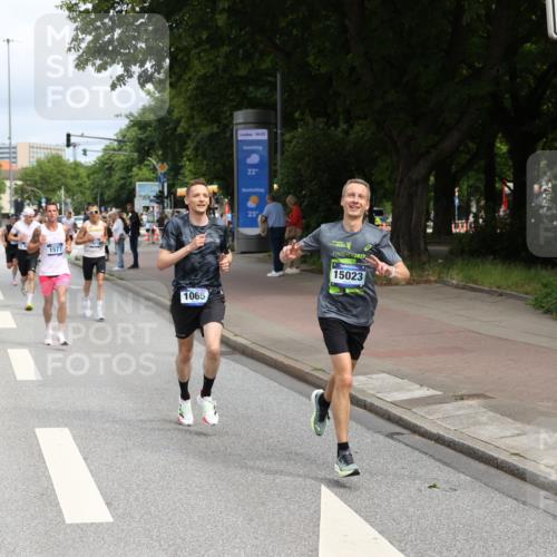 29.06.2025 - hella hamburg halbmarathon Yannick Fuchs http://msf.ph/oto/8164573 29.06.2025 10:22:13 20KM 1065, 1577, 5344, 9079, 9097, 10848, 12992, 13956, 14019, 14828, 15023, 15136, 15671, 18037, 18124, 19050 meine-sportfotos.de