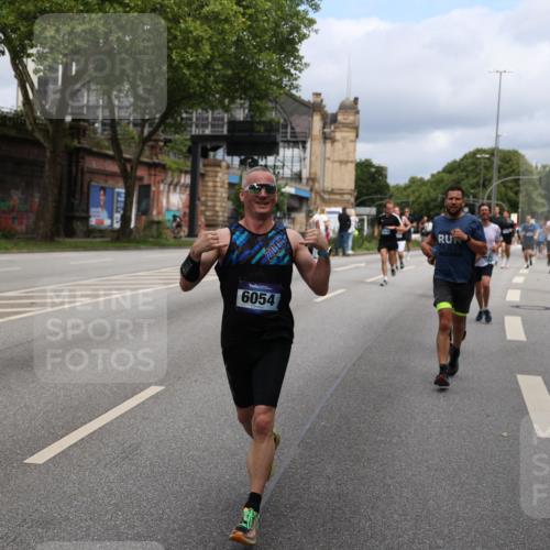 29.06.2025 - hella hamburg halbmarathon Yannick Fuchs http://msf.ph/oto/8164602 29.06.2025 10:40:03 20KM 1569, 2138, 2270, 2367, 2590, 2707, 3056, 3186, 3477, 4277, 4345, 4854, 5648, 5706, 6054, 6071, 6290, 6460, 6711, 6831, 7056, 7385, 7450, 8374, 9105, 9585, 10792, 10796, 11291, 11495, 11821, 12084, 12277, 13525, 14374, 14385, 14764, 14911, 15563, 15636, 16513, 16624, 17499, 17674, 17835, 18081, 18185, 18346, 18637, 18862, 18878 meine-sportfotos.de