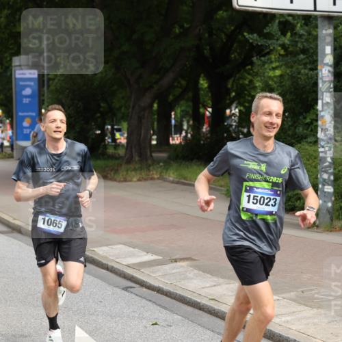 29.06.2025 - hella hamburg halbmarathon Yannick Fuchs http://msf.ph/oto/8164606 29.06.2025 10:22:14 20KM 1065, 1577, 5344, 9079, 9097, 10848, 12992, 13956, 14019, 14828, 15023, 15136, 15671, 18037, 18124, 19050 meine-sportfotos.de