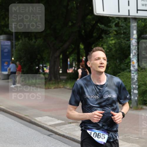 29.06.2025 - hella hamburg halbmarathon Yannick Fuchs http://msf.ph/oto/8164616 29.06.2025 10:22:14 20KM 1065, 1577, 5344, 9079, 9097, 10848, 12992, 13956, 14019, 14828, 15023, 15136, 15671, 18037, 18124, 19050 meine-sportfotos.de