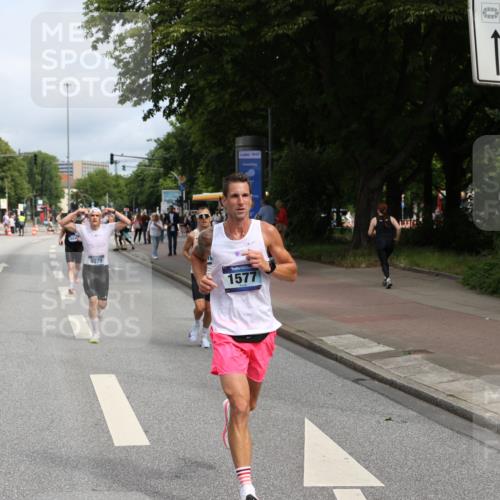 29.06.2025 - hella hamburg halbmarathon Yannick Fuchs http://msf.ph/oto/8164635 29.06.2025 10:22:15 20KM 1065, 1577, 5344, 9079, 9097, 10848, 12992, 13956, 14019, 14828, 15023, 15136, 15671, 18037, 18124, 19050 meine-sportfotos.de