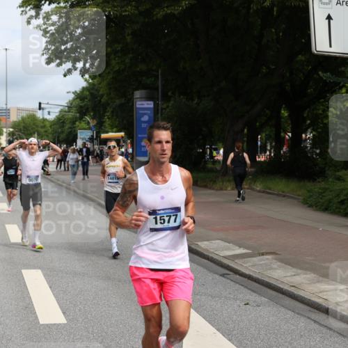 29.06.2025 - hella hamburg halbmarathon Yannick Fuchs http://msf.ph/oto/8164642 29.06.2025 10:22:16 20KM 1065, 1577, 5344, 9079, 9097, 10848, 13956, 14019, 14828, 15023, 15136, 15671, 18037, 18124, 19050 meine-sportfotos.de