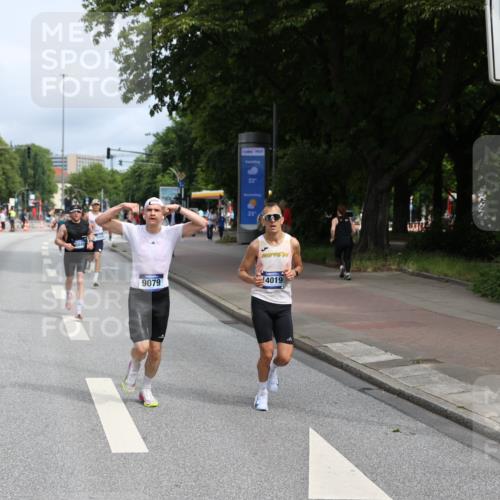 29.06.2025 - hella hamburg halbmarathon Yannick Fuchs http://msf.ph/oto/8164656 29.06.2025 10:22:16 20KM 1065, 1577, 5344, 9079, 9097, 10848, 13956, 14019, 14828, 15023, 15136, 15671, 18037, 18124, 19050 meine-sportfotos.de