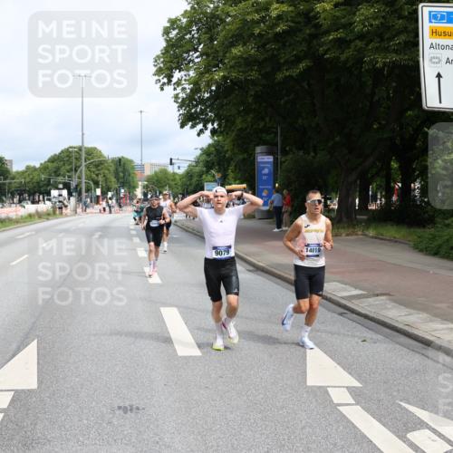29.06.2025 - hella hamburg halbmarathon Yannick Fuchs http://msf.ph/oto/8164675 29.06.2025 10:22:17 20KM 1065, 1577, 5344, 9079, 9097, 10848, 13956, 14019, 14828, 15023, 15136, 15671, 18037, 18124, 19050 meine-sportfotos.de