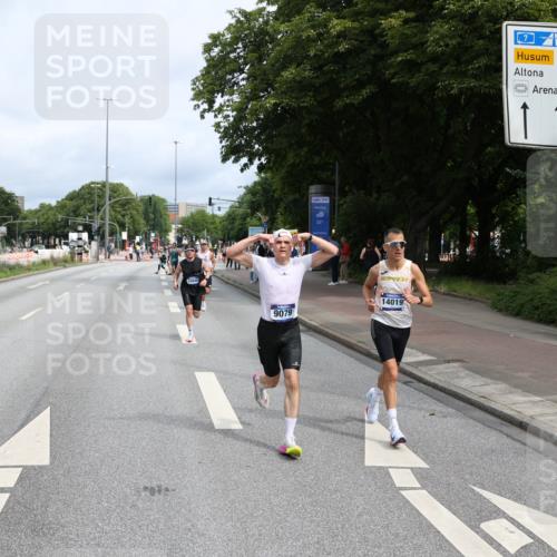 29.06.2025 - hella hamburg halbmarathon Yannick Fuchs http://msf.ph/oto/8164680 29.06.2025 10:22:17 20KM 1065, 1577, 5344, 9079, 9097, 10848, 13956, 14019, 14828, 15023, 15136, 15671, 18037, 18124, 19050 meine-sportfotos.de