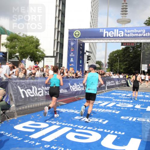 29.06.2025 - hella hamburg halbmarathon Michael Strokosch http://msf.ph/oto/8164684 29.06.2025 10:34:05 Ziel 9345, 9519, 11019, 11227, 13493, 13494, 14448, 15268, 16724, 17877 meine-sportfotos.de