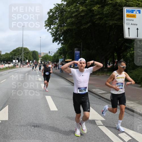 29.06.2025 - hella hamburg halbmarathon Yannick Fuchs http://msf.ph/oto/8164686 29.06.2025 10:22:17 20KM 1065, 1577, 5344, 9079, 9097, 10848, 13956, 14019, 14828, 15023, 15136, 15671, 18037, 18124, 19050 meine-sportfotos.de