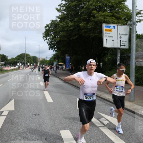 29.06.2025 - hella hamburg halbmarathon Yannick Fuchs http://msf.ph/oto/8164698 29.06.2025 10:22:18 20KM 1065, 1577, 5344, 9079, 9097, 10848, 13956, 14019, 14828, 15023, 15136, 15671, 18037, 18124, 19050 meine-sportfotos.de