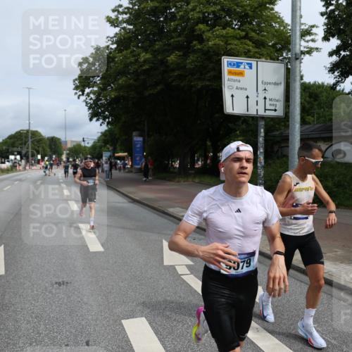 29.06.2025 - hella hamburg halbmarathon Yannick Fuchs http://msf.ph/oto/8164708 29.06.2025 10:22:18 20KM 1065, 1577, 5344, 9079, 9097, 10848, 13956, 14019, 14828, 15023, 15136, 15671, 18037, 18124, 19050 meine-sportfotos.de