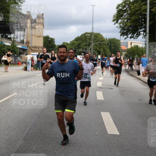 29.06.2025 - hella hamburg halbmarathon Yannick Fuchs http://msf.ph/oto/8164709 29.06.2025 10:40:04 20KM 1569, 2138, 2270, 2367, 2590, 2707, 3056, 3186, 3477, 4277, 4345, 4854, 5648, 6054, 6071, 6290, 6460, 6711, 6831, 7056, 7385, 7450, 8374, 9585, 10792, 10796, 11291, 11495, 11821, 11936, 12084, 12277, 13525, 14374, 14385, 14764, 14911, 15563, 15636, 16513, 16624, 17499, 17674, 17835, 18081, 18185, 18346, 18637, 18862, 18878 meine-sportfotos.de