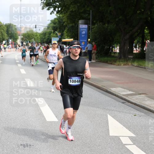 29.06.2025 - hella hamburg halbmarathon Yannick Fuchs http://msf.ph/oto/8164729 29.06.2025 10:22:19 20KM 1065, 1577, 5344, 9079, 9097, 10848, 13956, 14019, 14828, 15023, 15136, 15671, 18037, 18124, 19050 meine-sportfotos.de