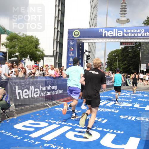29.06.2025 - hella hamburg halbmarathon Michael Strokosch http://msf.ph/oto/8164749 29.06.2025 10:34:06 Ziel 9345, 9519, 11019, 11227, 13066, 13493, 13494, 14448, 15268, 16724, 17877 meine-sportfotos.de
