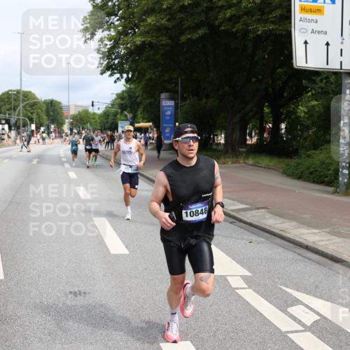 29.06.2025 - hella hamburg halbmarathon Yannick Fuchs http://msf.ph/oto/8164751 29.06.2025 10:22:19 20KM 1065, 1577, 5344, 9079, 9097, 10848, 13956, 14019, 14828, 15023, 15136, 15671, 18037, 18124, 19050 meine-sportfotos.de