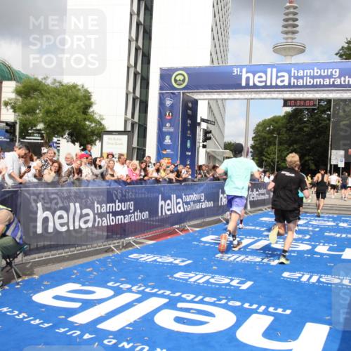 29.06.2025 - hella hamburg halbmarathon Michael Strokosch http://msf.ph/oto/8164767 29.06.2025 10:34:07 Ziel 9345, 9519, 11019, 11202, 11227, 13066, 13493, 13494, 14448, 15268, 16724, 17877 meine-sportfotos.de