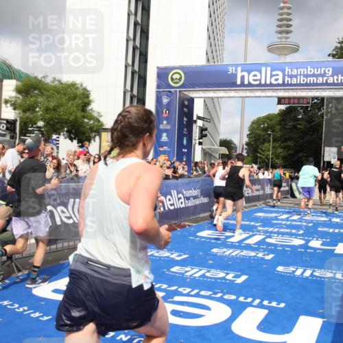 29.06.2025 - hella hamburg halbmarathon Michael Strokosch http://msf.ph/oto/8164829 29.06.2025 10:34:09 Ziel 9345, 9376, 11019, 11202, 11227, 13066, 13493, 13494, 14448, 15268, 16724, 17751, 17877 meine-sportfotos.de
