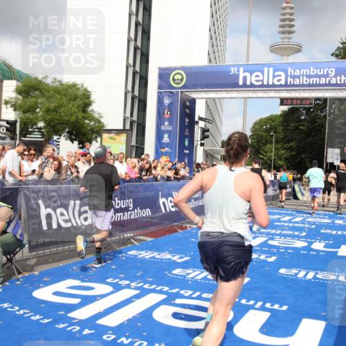 29.06.2025 - hella hamburg halbmarathon Michael Strokosch http://msf.ph/oto/8164848 29.06.2025 10:34:09 Ziel 9345, 9376, 11019, 11202, 11227, 13066, 13493, 13494, 14448, 15268, 16724, 17751, 17877 meine-sportfotos.de