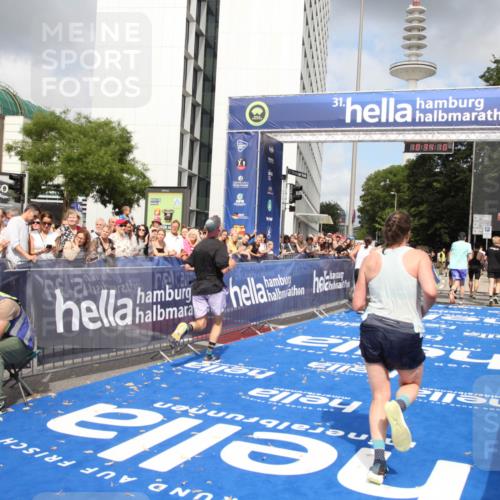 29.06.2025 - hella hamburg halbmarathon Michael Strokosch http://msf.ph/oto/8164866 29.06.2025 10:34:09 Ziel 9345, 9376, 11019, 11202, 11227, 13066, 13493, 13494, 14448, 15268, 16724, 17751, 17877 meine-sportfotos.de