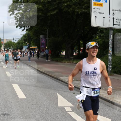 29.06.2025 - hella hamburg halbmarathon Yannick Fuchs http://msf.ph/oto/8164871 29.06.2025 10:22:21 20KM 1065, 1577, 5344, 9079, 9097, 10848, 13956, 14019, 14828, 15023, 15136, 18037, 18124, 19050 meine-sportfotos.de