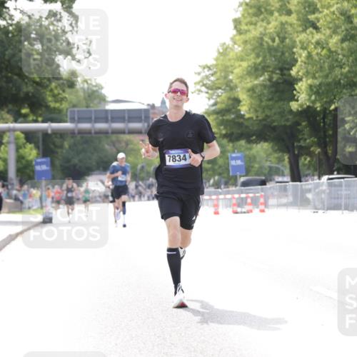 29.06.2025 - hella hamburg halbmarathon Jannik Wohlers http://msf.ph/oto/8164908 29.06.2025 09:40:42 Lombardsbrücke 7834, 14360, 14766, 15526 meine-sportfotos.de
