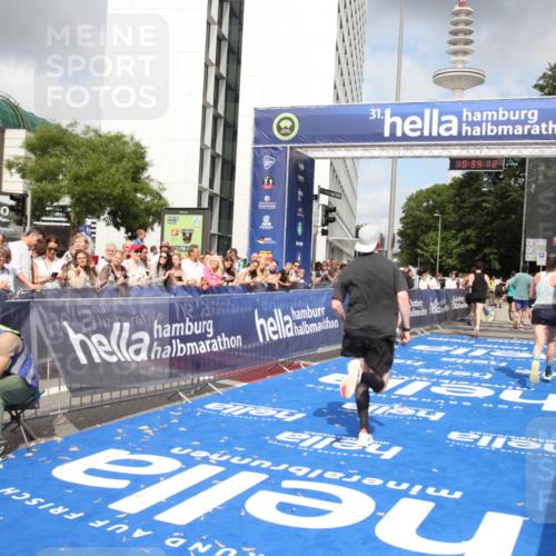 29.06.2025 - hella hamburg halbmarathon Michael Strokosch http://msf.ph/oto/8164925 29.06.2025 10:34:11 Ziel 7884, 9376, 11019, 11202, 13066, 14448, 16724, 17751, 17877 meine-sportfotos.de