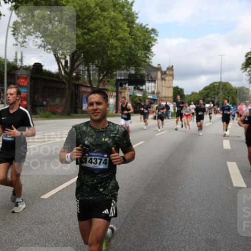 29.06.2025 - hella hamburg halbmarathon Yannick Fuchs http://msf.ph/oto/8165000 29.06.2025 10:40:08 20KM 1569, 1600, 1920, 2048, 2138, 2270, 2367, 2590, 2707, 3056, 3186, 3477, 4277, 4345, 4854, 5648, 6071, 6290, 6460, 6711, 7056, 7385, 7450, 8374, 9585, 10792, 10796, 11495, 11773, 11821, 11936, 12084, 12277, 13525, 14200, 14374, 14385, 14764, 14911, 15563, 15636, 15741, 16513, 16624, 17499, 17674, 17835, 18081, 18346, 18637, 18878 meine-sportfotos.de