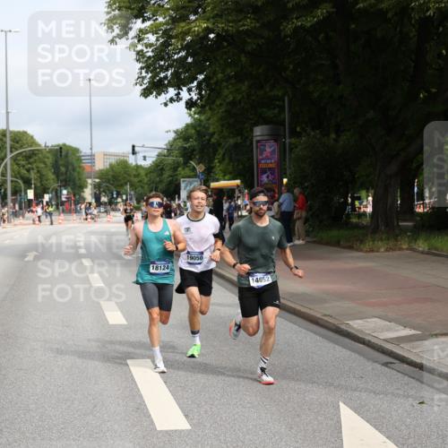 29.06.2025 - hella hamburg halbmarathon Yannick Fuchs http://msf.ph/oto/8165045 29.06.2025 10:22:23 20KM 5344, 9079, 9097, 10485, 10848, 12341, 13956, 14019, 14828, 15136, 18037, 18124, 19050 meine-sportfotos.de