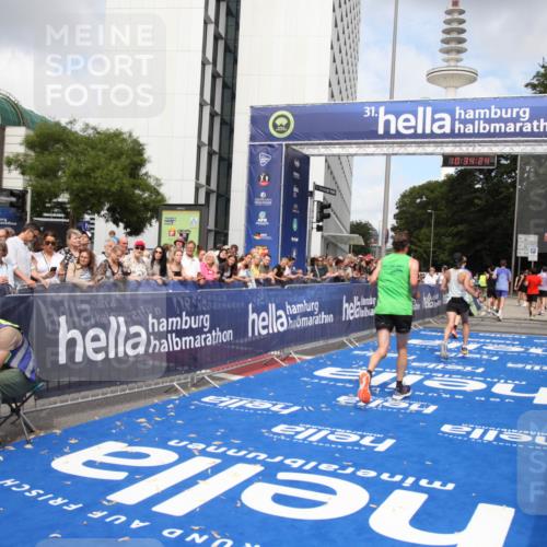29.06.2025 - hella hamburg halbmarathon Michael Strokosch http://msf.ph/oto/8165283 29.06.2025 10:34:22 Ziel 1002, 1080, 3005, 7901, 14784, 18906 meine-sportfotos.de
