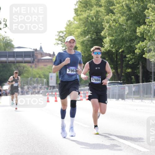 29.06.2025 - hella hamburg halbmarathon Jannik Wohlers http://msf.ph/oto/8165341 29.06.2025 09:40:47 Lombardsbrücke 7834, 7963, 15526, 17886 meine-sportfotos.de