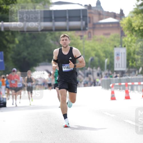 29.06.2025 - hella hamburg halbmarathon Jannik Wohlers http://msf.ph/oto/8165358 29.06.2025 09:40:49 Lombardsbrücke 7834, 7963, 11624, 17886 meine-sportfotos.de