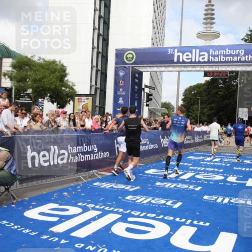 29.06.2025 - hella hamburg halbmarathon Michael Strokosch http://msf.ph/oto/8165458 29.06.2025 10:34:28 Ziel 1002, 5550, 6305, 9686, 16417, 18099 meine-sportfotos.de