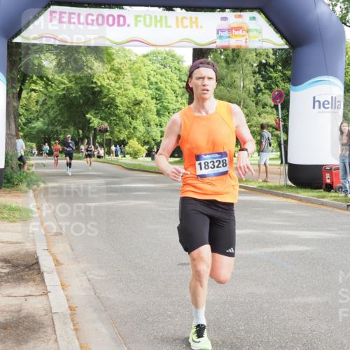 29.06.2025 - hella hamburg halbmarathon MichiJ http://msf.ph/oto/8165479 29.06.2025 10:13:52 Zwischen KM18-KM19 18328 meine-sportfotos.de
