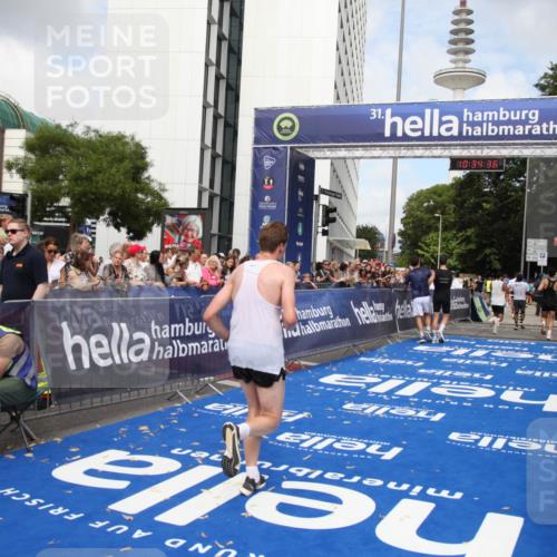29.06.2025 - hella hamburg halbmarathon Michael Strokosch http://msf.ph/oto/8165585 29.06.2025 10:34:34 Ziel 1644, 6305, 7534, 9686, 11230, 11661, 13618, 18099 meine-sportfotos.de