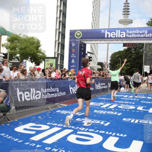 29.06.2025 - hella hamburg halbmarathon Michael Strokosch http://msf.ph/oto/8165630 29.06.2025 10:34:40 Ziel 1644, 6169, 6878, 7534, 11230, 11661, 15887, 16148, 18026 meine-sportfotos.de