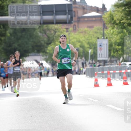 29.06.2025 - hella hamburg halbmarathon Jannik Wohlers http://msf.ph/oto/8165786 29.06.2025 09:40:53 Lombardsbrücke 7834, 7963, 10234, 11624, 17886 meine-sportfotos.de