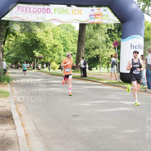 29.06.2025 - hella hamburg halbmarathon MichiJ http://msf.ph/oto/8165801 29.06.2025 10:14:00 Zwischen KM18-KM19 7963, 11678, 13440 meine-sportfotos.de