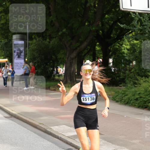 29.06.2025 - hella hamburg halbmarathon Yannick Fuchs http://msf.ph/oto/8165839 29.06.2025 10:22:32 20KM 2203, 9097, 9804, 10485, 10655, 12341, 13941, 13956, 14828, 15136, 15583, 17893, 18037, 18124, 19050, 19114 meine-sportfotos.de