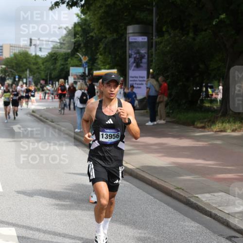 29.06.2025 - hella hamburg halbmarathon Yannick Fuchs http://msf.ph/oto/8165973 29.06.2025 10:22:34 20KM 2203, 9097, 9804, 10485, 10655, 12341, 13941, 13956, 14757, 14828, 15136, 15583, 17893, 18037, 19114 meine-sportfotos.de