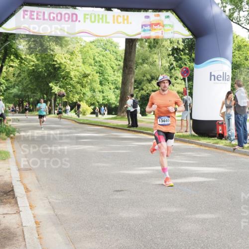 29.06.2025 - hella hamburg halbmarathon MichiJ http://msf.ph/oto/8166019 29.06.2025 10:14:01 Zwischen KM18-KM19 7963, 11678, 13440 meine-sportfotos.de