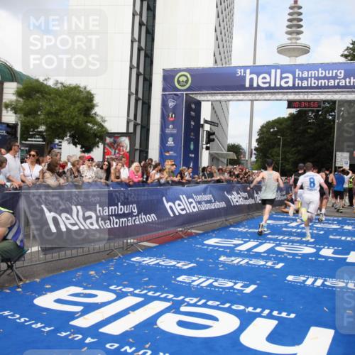 29.06.2025 - hella hamburg halbmarathon Michael Strokosch http://msf.ph/oto/8166033 29.06.2025 10:34:54 Ziel 1217, 1562, 2879, 4477, 5048, 7466, 12204, 14388, 14629, 14952, 15991, 18183, 18237, 18419, 18837 meine-sportfotos.de