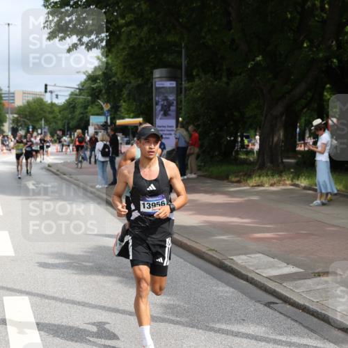 29.06.2025 - hella hamburg halbmarathon Yannick Fuchs http://msf.ph/oto/8166045 29.06.2025 10:22:35 20KM 2203, 9097, 9804, 10485, 10655, 12341, 13941, 13956, 14757, 14828, 15136, 15576, 15583, 17354, 17893, 18037, 19114 meine-sportfotos.de