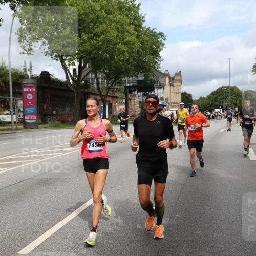 29.06.2025 - hella hamburg halbmarathon Yannick Fuchs http://msf.ph/oto/8166162 29.06.2025 10:40:23 20KM 1569, 1600, 1759, 1920, 2048, 2138, 2189, 2590, 3477, 4345, 6290, 6460, 6532, 6700, 6711, 7450, 7961, 8269, 8577, 8668, 10792, 10796, 11094, 11125, 11495, 11773, 11936, 12084, 12277, 13525, 13630, 14062, 14200, 14228, 14462, 14804, 14911, 15741, 16624, 17190, 17332, 17499, 17674, 17835, 18081, 19128 meine-sportfotos.de