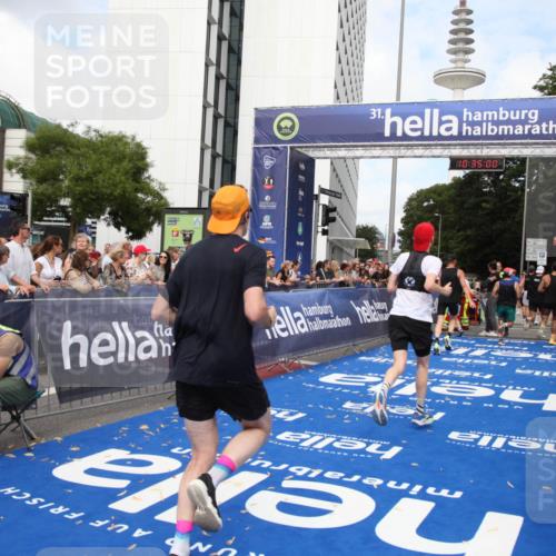 29.06.2025 - hella hamburg halbmarathon Michael Strokosch http://msf.ph/oto/8166192 29.06.2025 10:34:59 Ziel 4477, 6704, 7466, 8864, 12044, 12204, 12751, 14952, 15391, 15902, 16140, 16177, 16712, 17643, 18183, 18220, 18419, 18837 meine-sportfotos.de